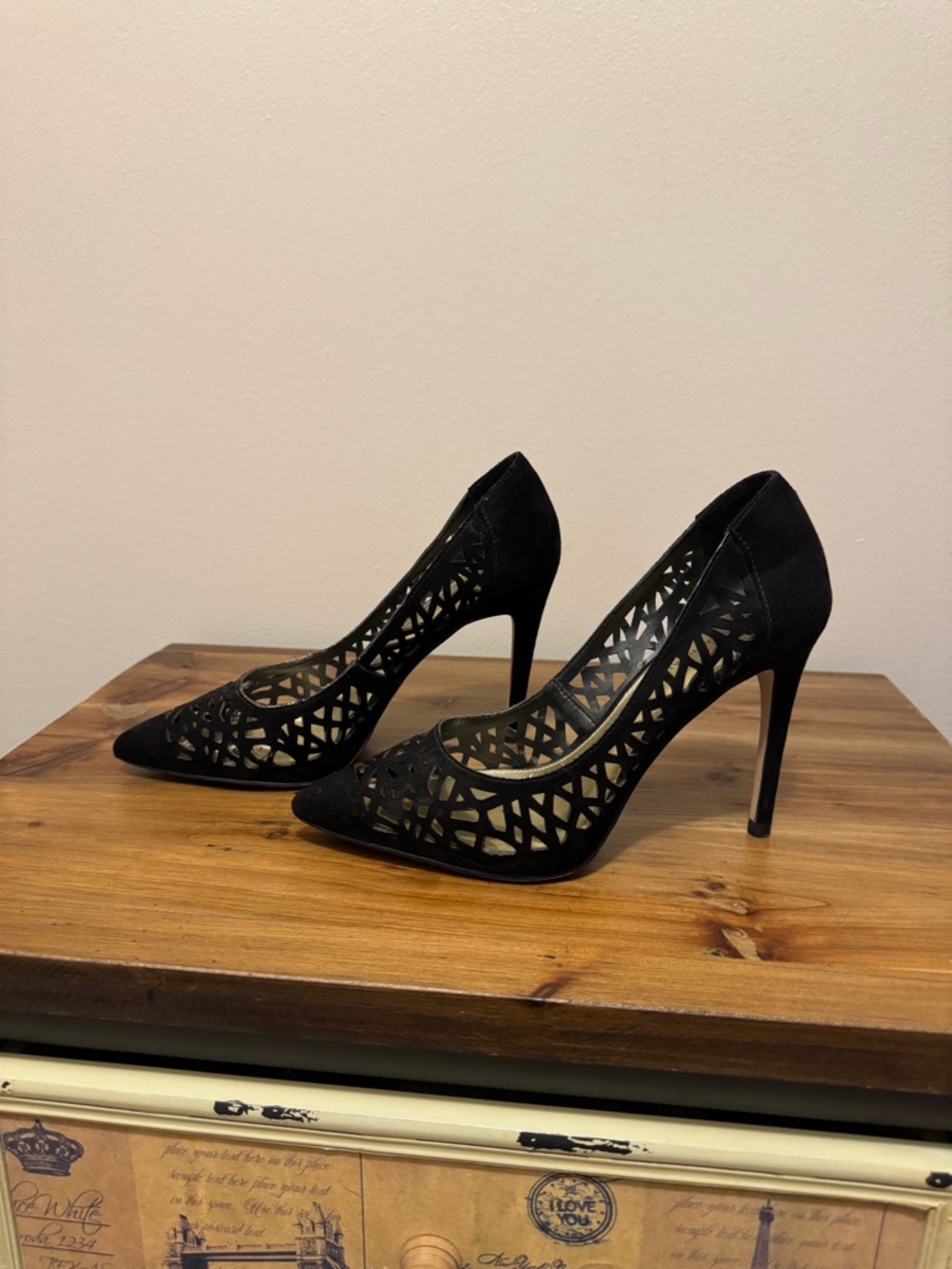 BCBG Women's Black Laser-Cut Pointed Toe Stiletto Heels 4in